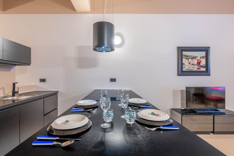 Dining area, kitchen
