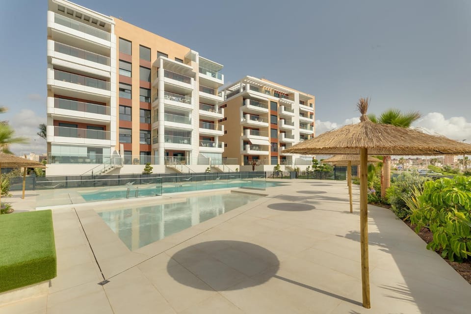 Property building, Day, Pool view, Swimming pool