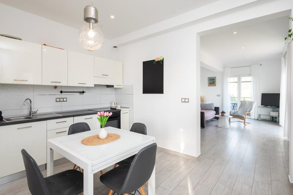 TV and multimedia, Kitchen or kitchenette, Living room