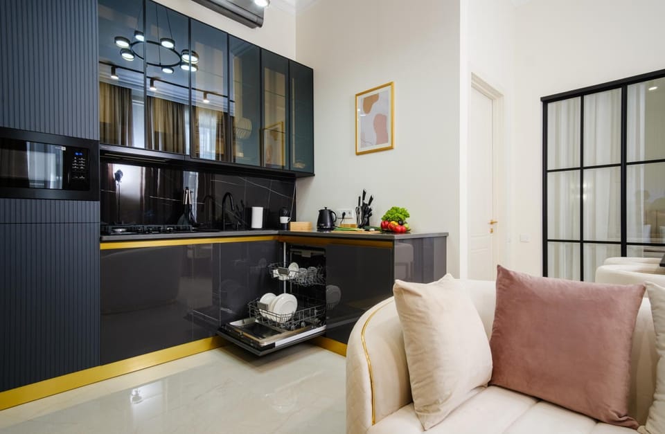 Coffee/tea facilities, dishwasher, microwave, stove, kitchen