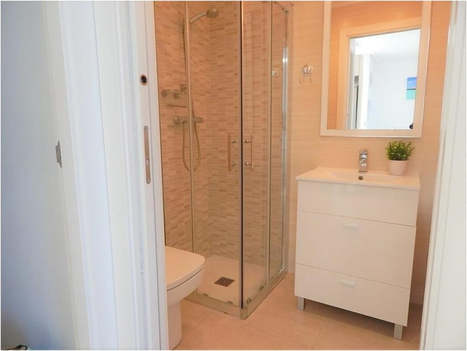 Shower, Toilet
