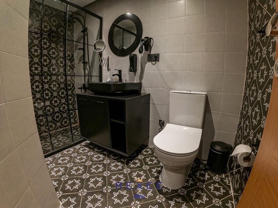Shower, Toilet, Bathroom
