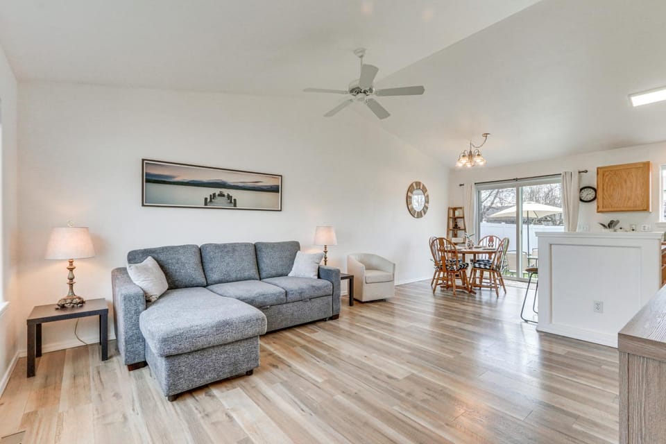 Charming Home with Patio 3 Mi to Hayden Lake! House in Hayden