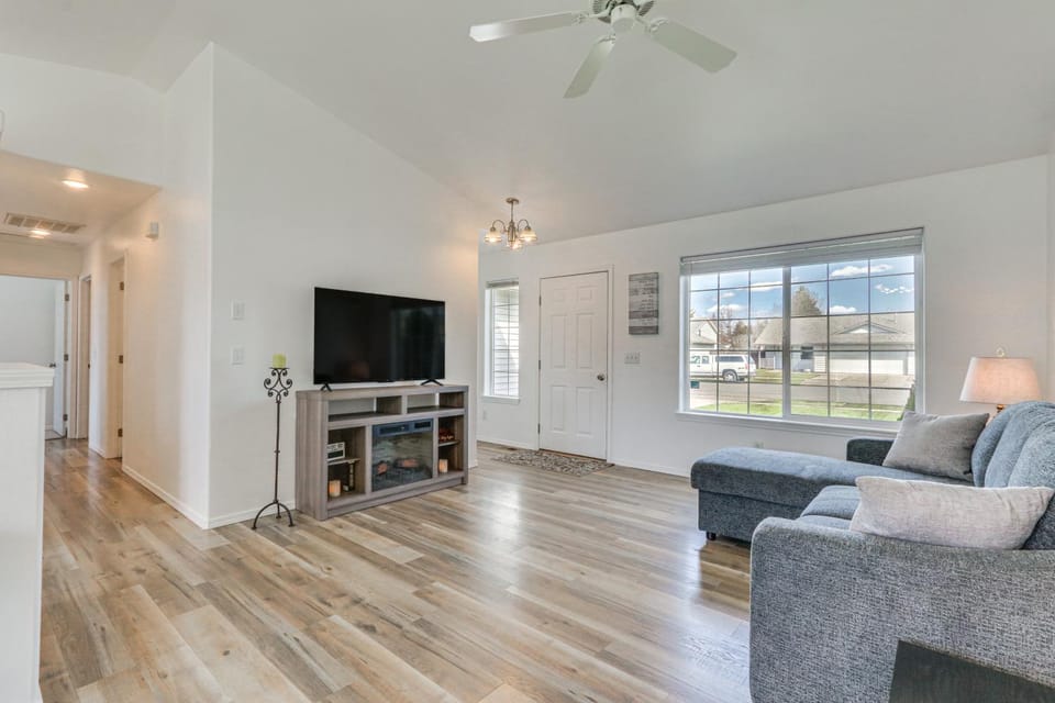 Charming Home with Patio 3 Mi to Hayden Lake! House in Hayden