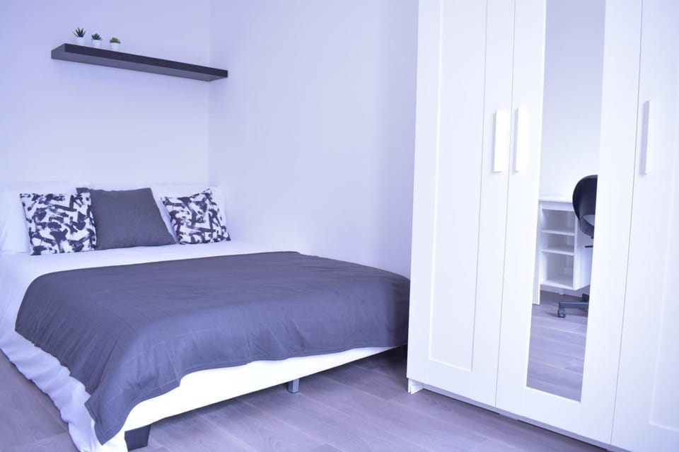 Bed, Photo of the whole room, Bedroom