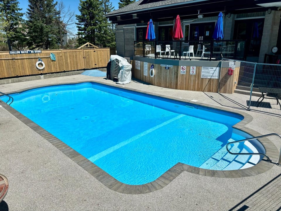 Gorgeous Studio Condo in Blue Mountains Sleeps 4 Apartment in Grey Highlands