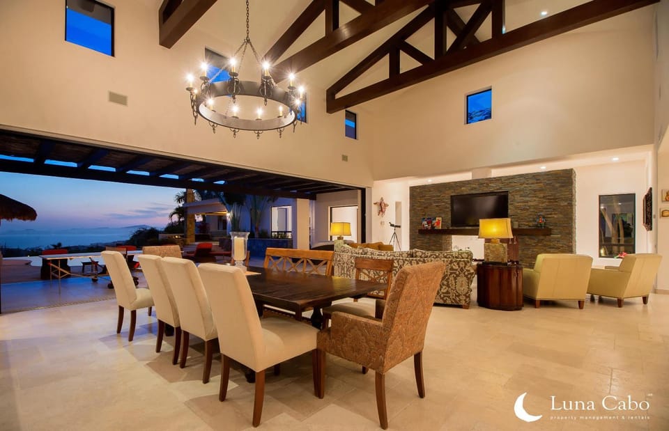 TV and multimedia, Seating area, Dining area