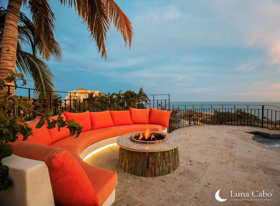 View (from property/room), Balcony/Terrace, Seating area, Sea view