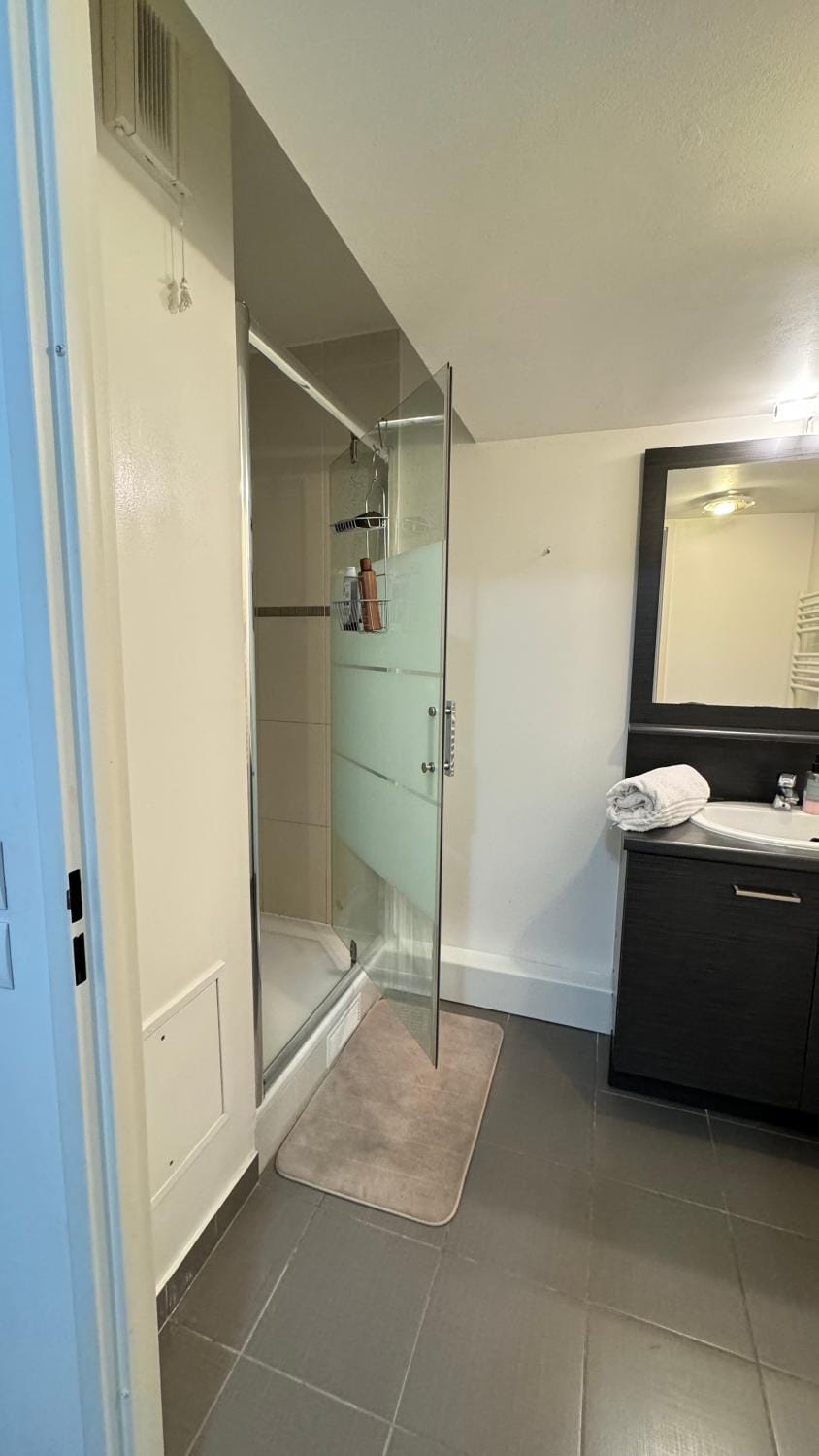 Shower, Bathroom