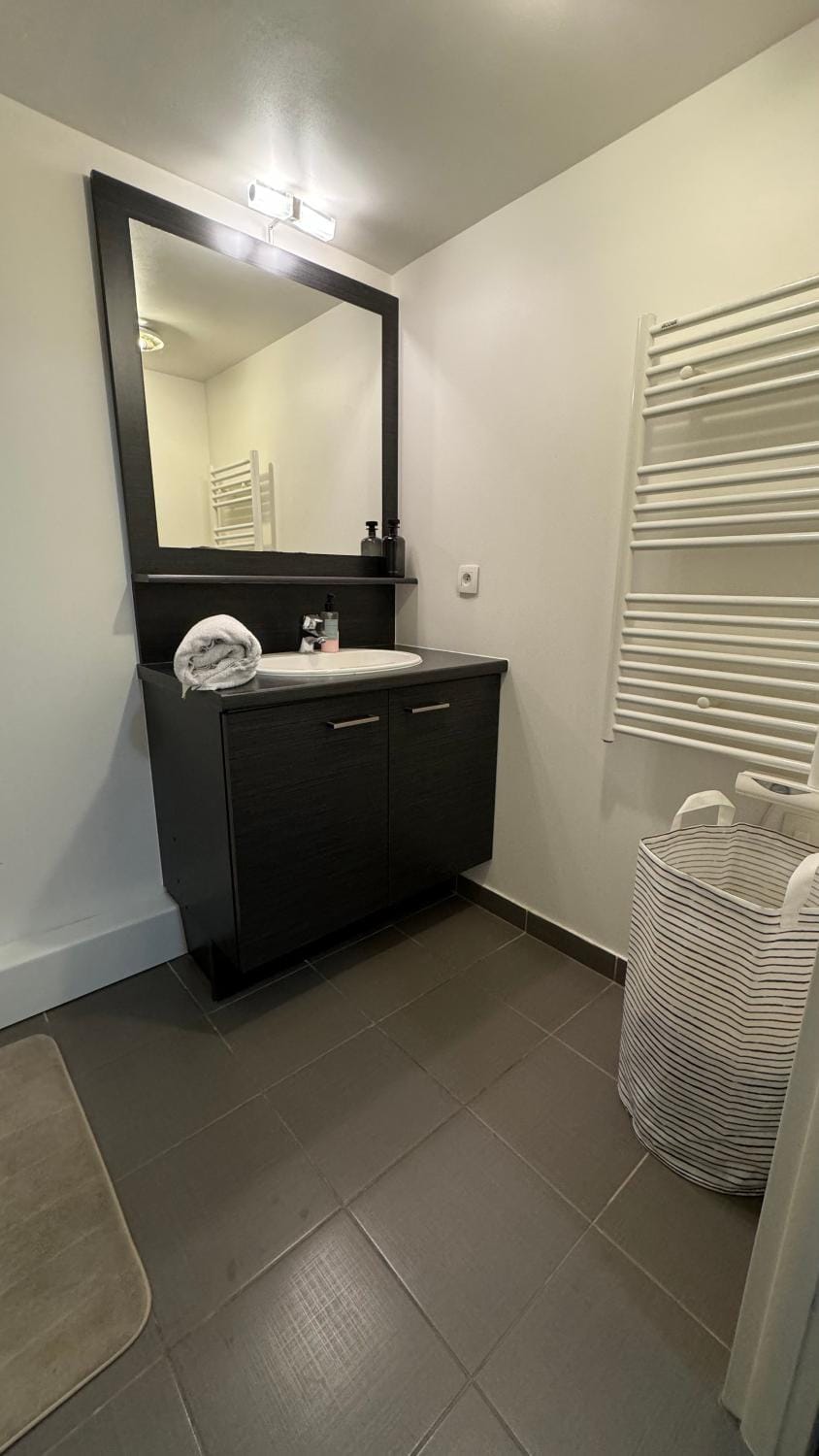 Bathroom, towels