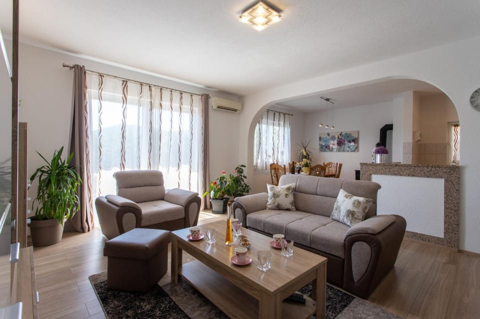 Villa Apartments Brečić 2 Apartment in Šibenik-Knin County, Croatia