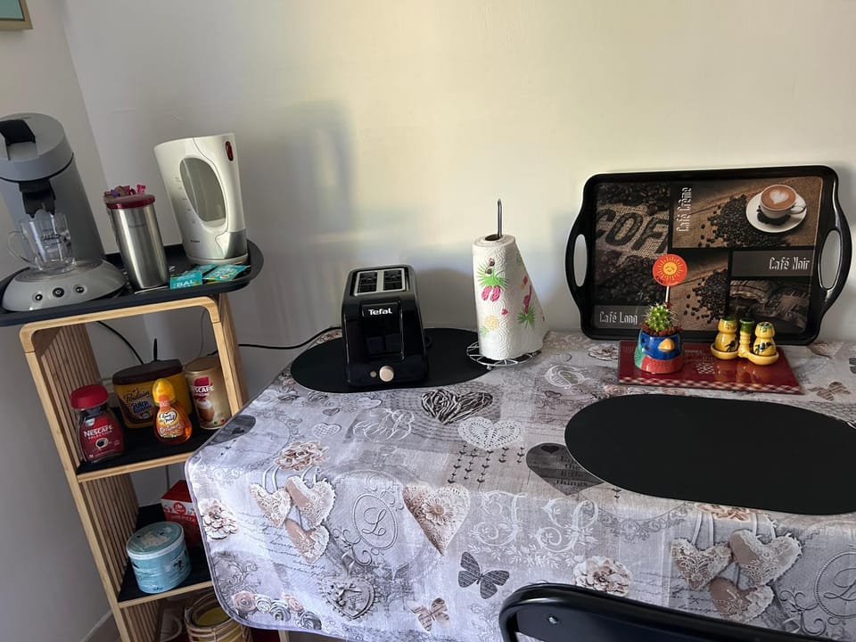 Coffee/tea facilities, toaster