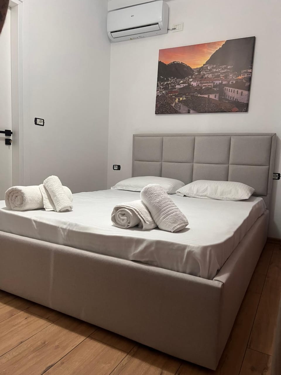 Bed, Photo of the whole room, Bedroom, towels, air conditioner