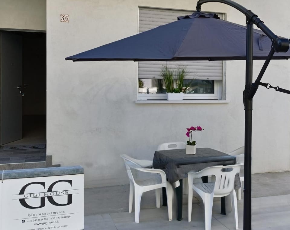 Facade/entrance, Day, Garden, Dining area, Garden view, Lunch