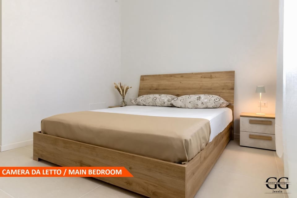 Bed, TV and multimedia, Photo of the whole room, Bedroom, wardrobe