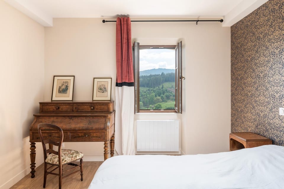 Bed, Photo of the whole room, Bedroom