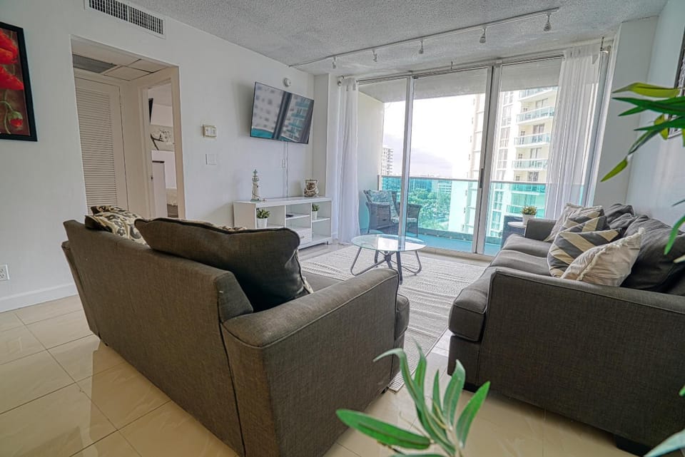 Amazing apartment by the Ocean Apartment in Hollywood Beach