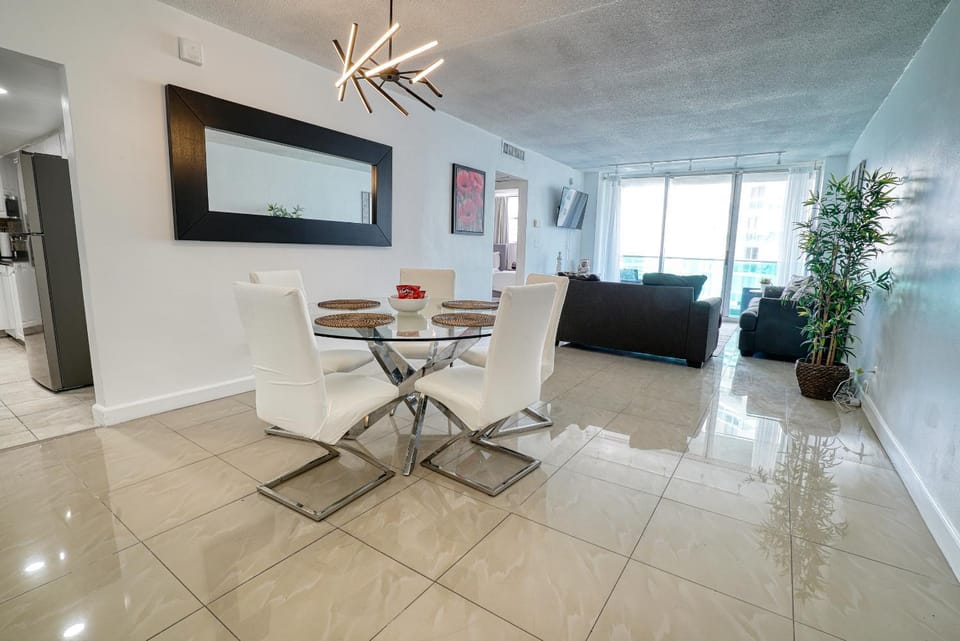Amazing apartment by the Ocean Apartment in Hollywood Beach