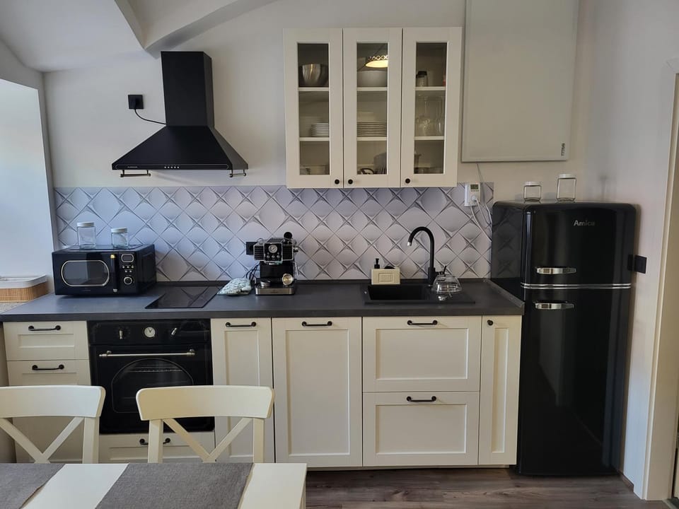 Coffee/tea facilities, Kitchen or kitchenette, dishwasher