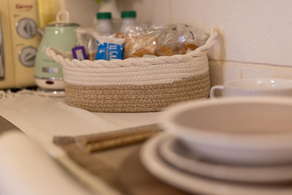 Kitchen or kitchenette, Food and drinks