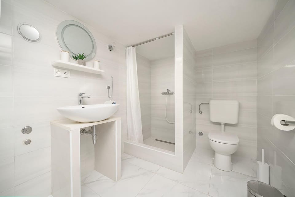 Shower, Toilet, Bathroom