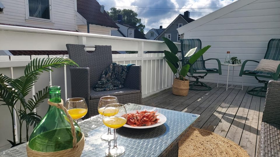 Patio, Day, View (from property/room), Balcony/Terrace, Food and drinks, Dining area, Food, Drinks, sunbed
