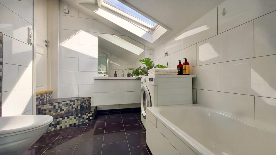 Shower, Toilet, Bathroom, Bath, washing machine, dryer