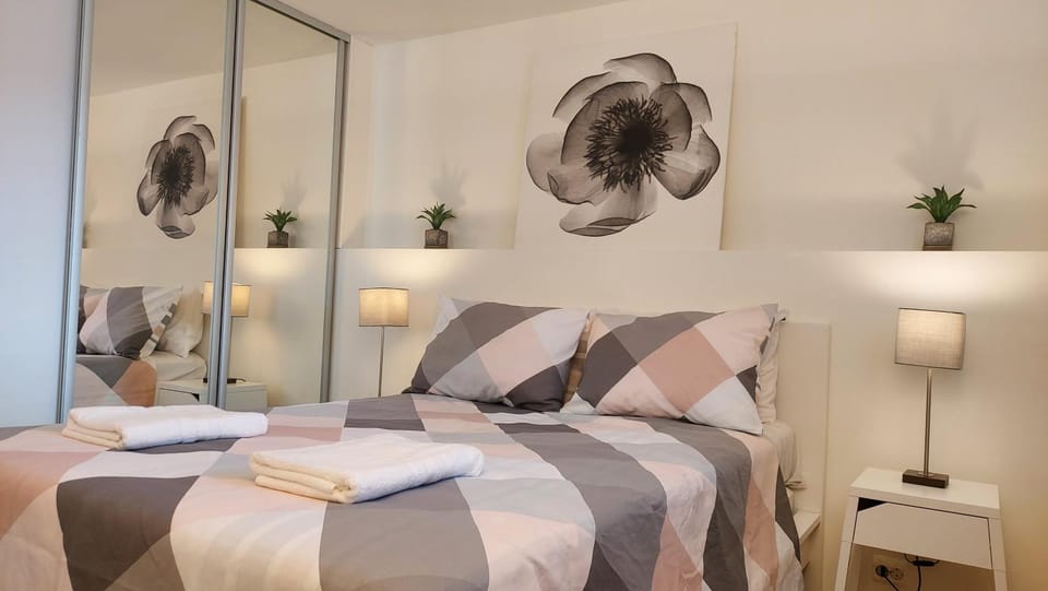 Bed, Bedroom, furniture, internet, towels, wardrobe, air conditioner