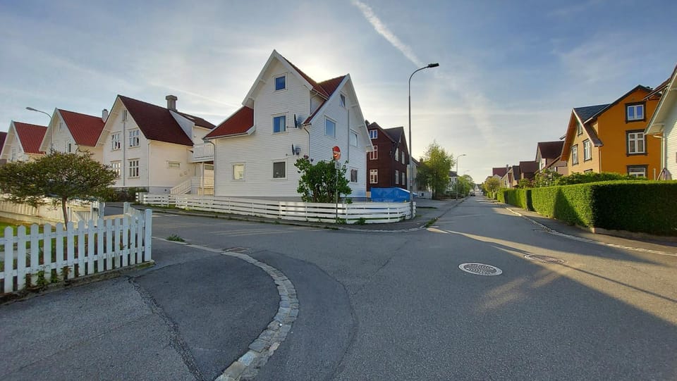Property building, Facade/entrance, Neighbourhood, Other, Street view, Quiet street view