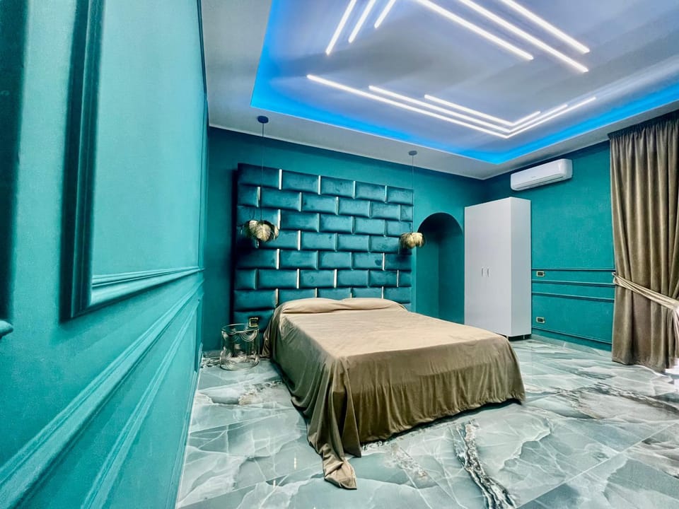 Bed, Photo of the whole room, Bedroom, air conditioner