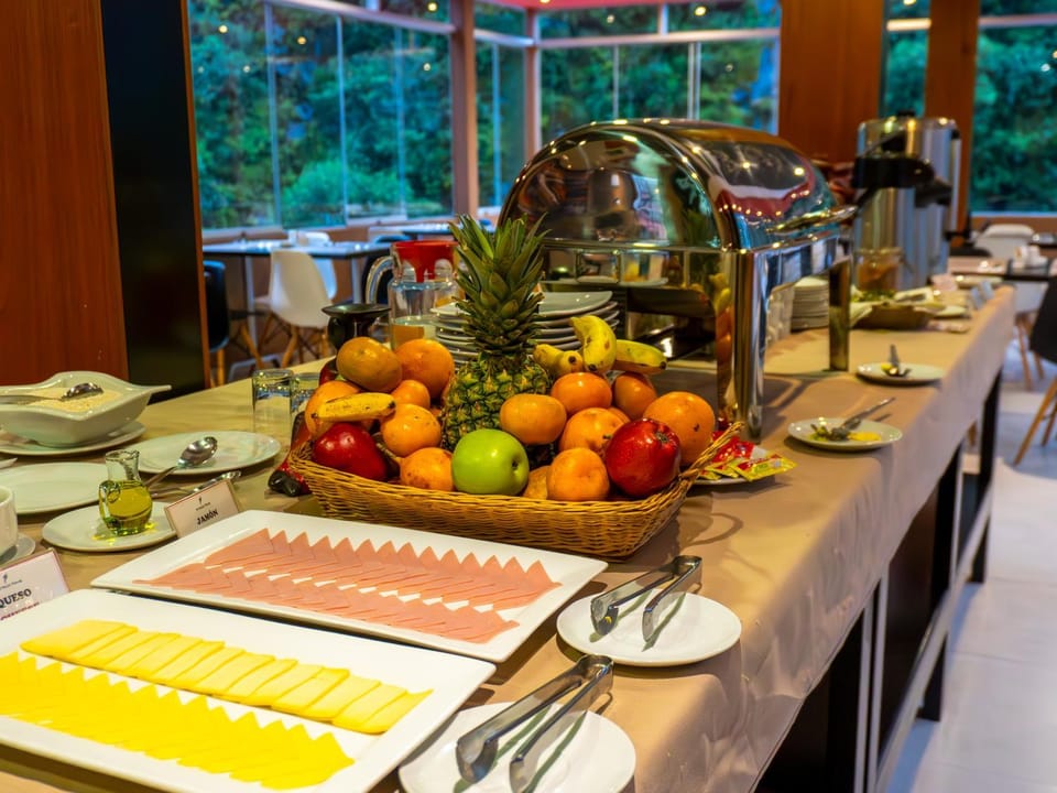 Restaurant/places to eat, Food and drinks, Buffet breakfast