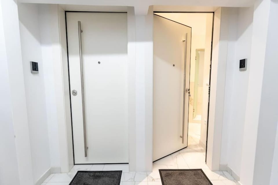 MG Sapphire Jacuzzi Premium Suite Apartment in Thessaloniki