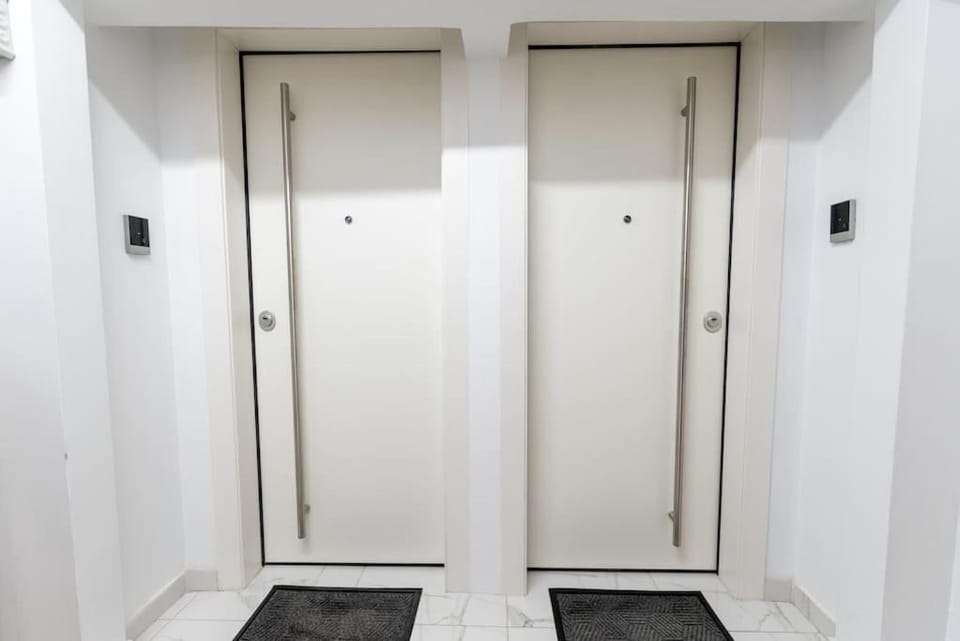 MG Sapphire Jacuzzi Premium Suite Apartment in Thessaloniki