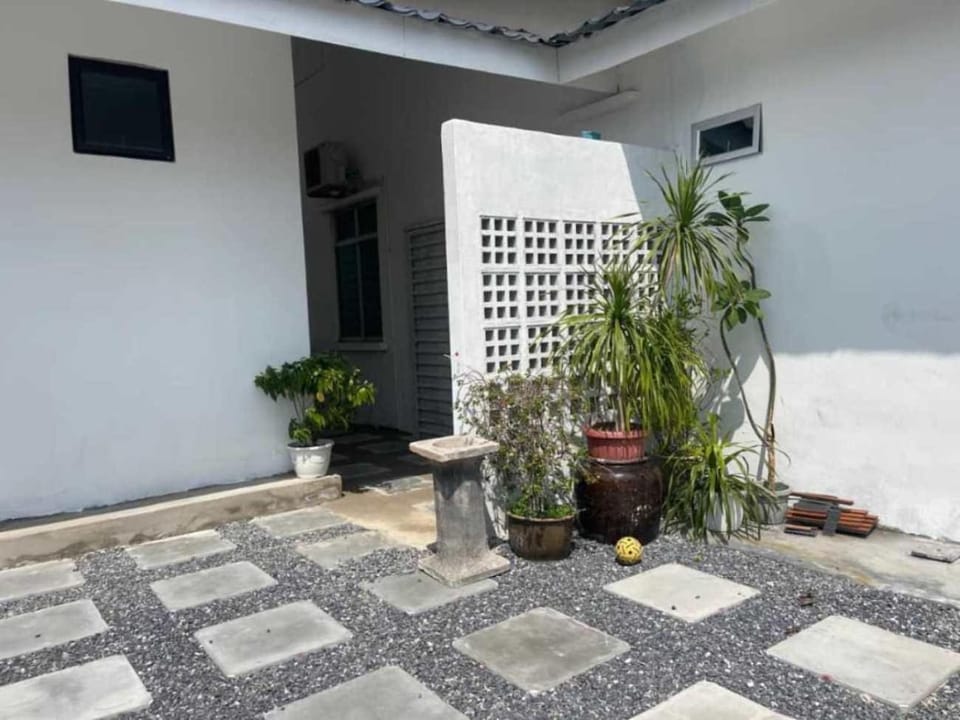 Property building, Patio, Garden