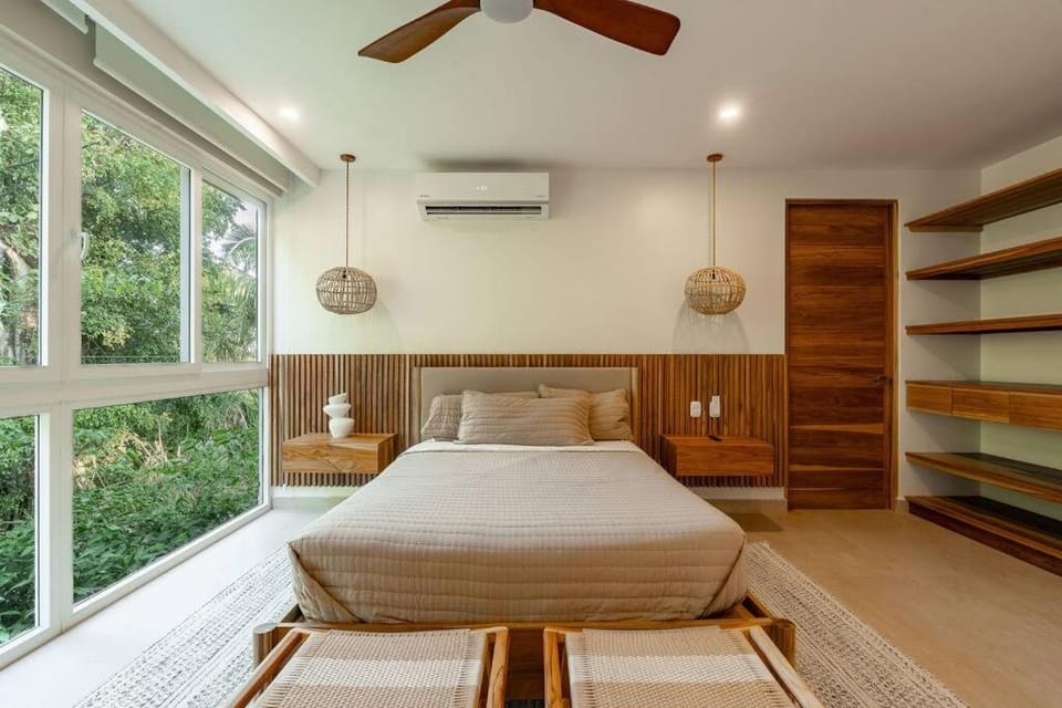 Photo of the whole room, Bedroom