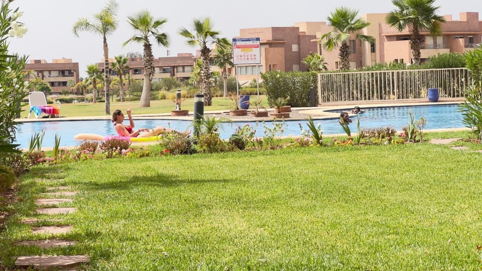 mini-villa situee dans une residence Prestigia à Marrakech, avec une vue sur la piscine et le golf une securite 24h sur 24 et une proximite ideale de l aeroport 5 minutes C est une offre parfaite pour des vacances Apartment in Marrakesh