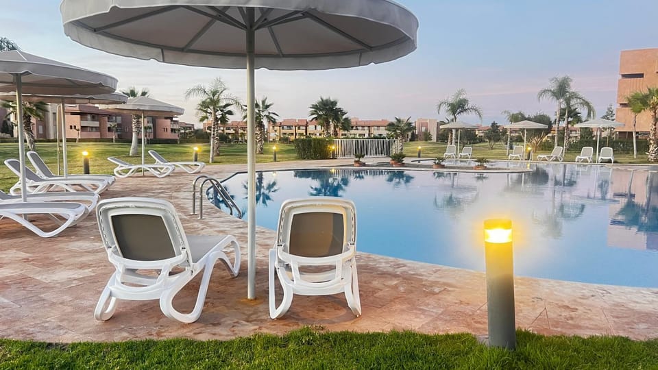 Pool view, Swimming pool, sunbed