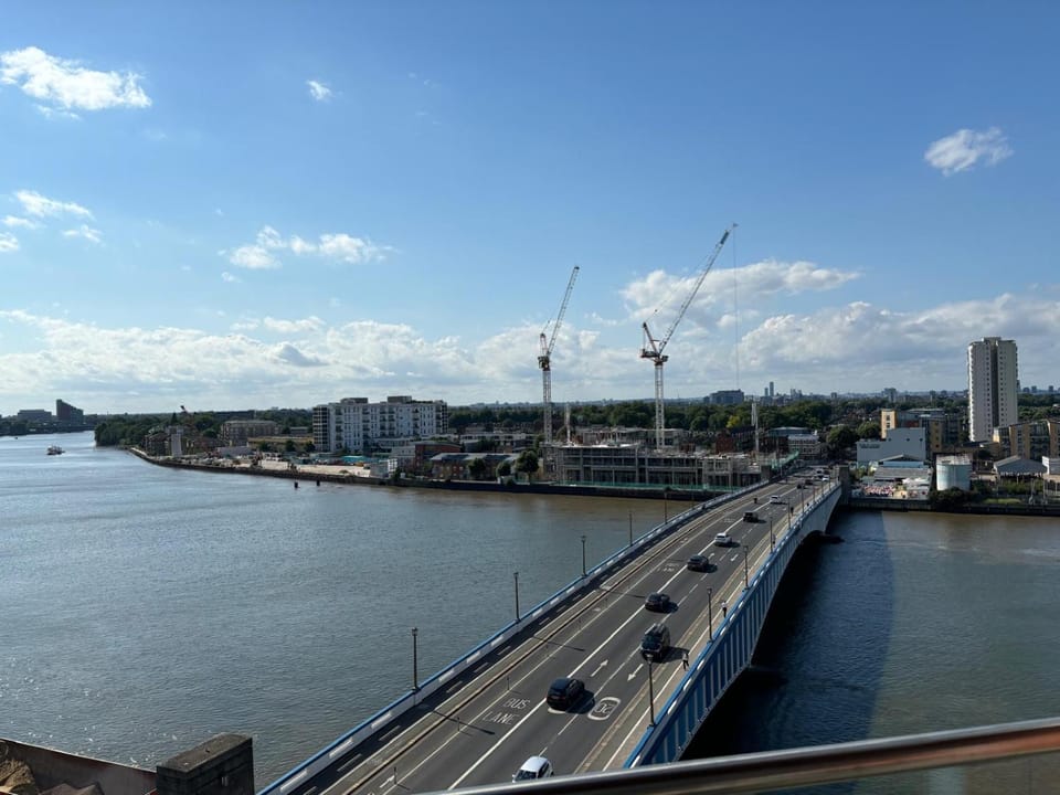 ADS LUX LETTINGS LTD - Battersea Reach Apartment in London