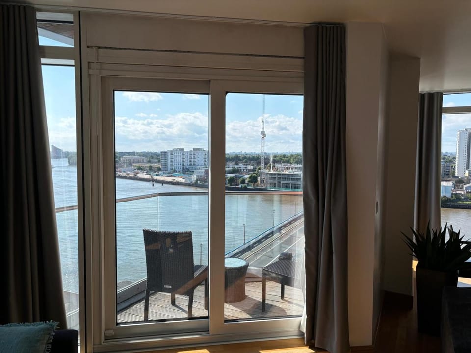 ADS LUX LETTINGS LTD - Battersea Reach Apartment in London