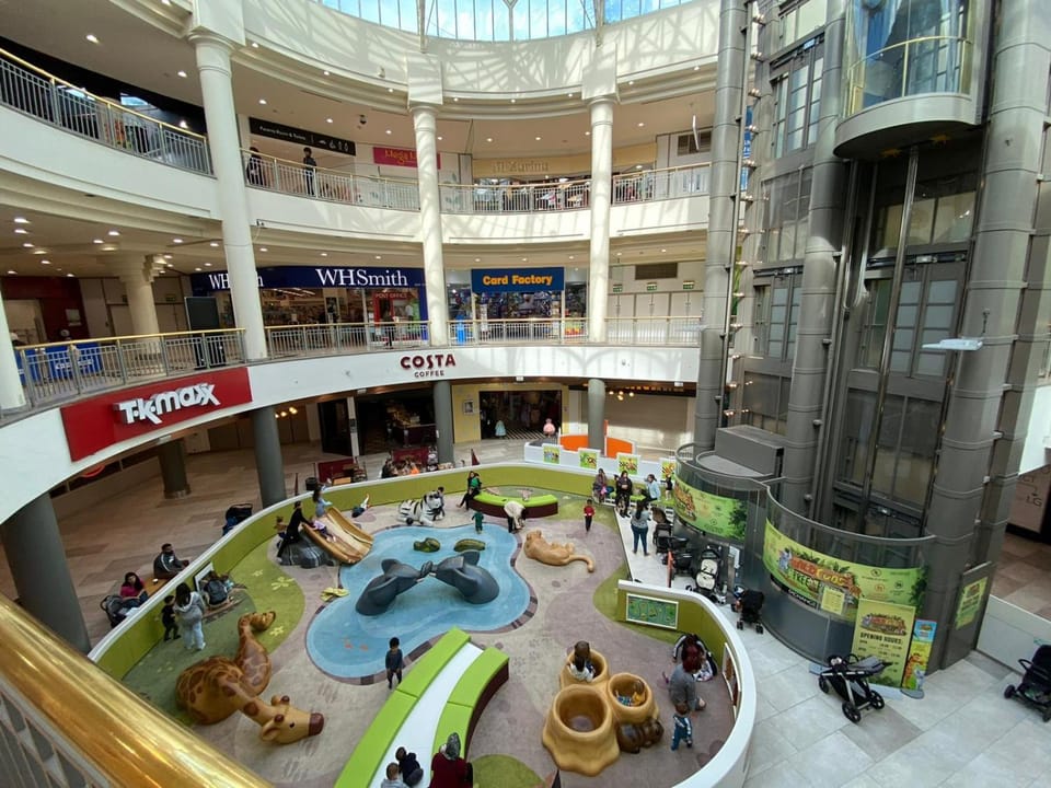 Area and facilities, Shopping Area