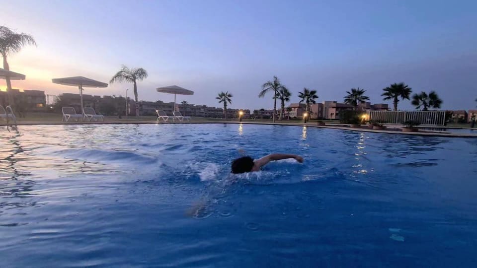 Appartement de Luxe avec Jardin Vue sur la Piscine Golf Securise 24h sur 24 a 5 Minutes de l Aeroport Apartment in Marrakesh
