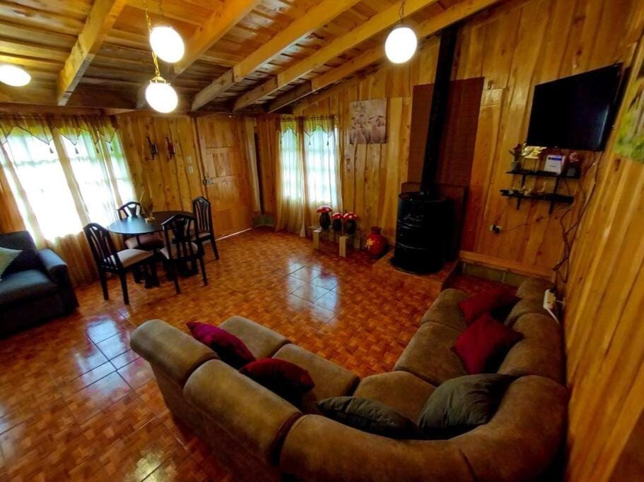 Cabaña Emperador – The place for QUETZALS lovers! Chalet in Cartago Province, Costa Rica