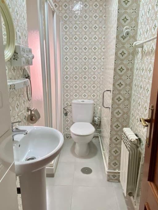 Shower, Bathroom, towels