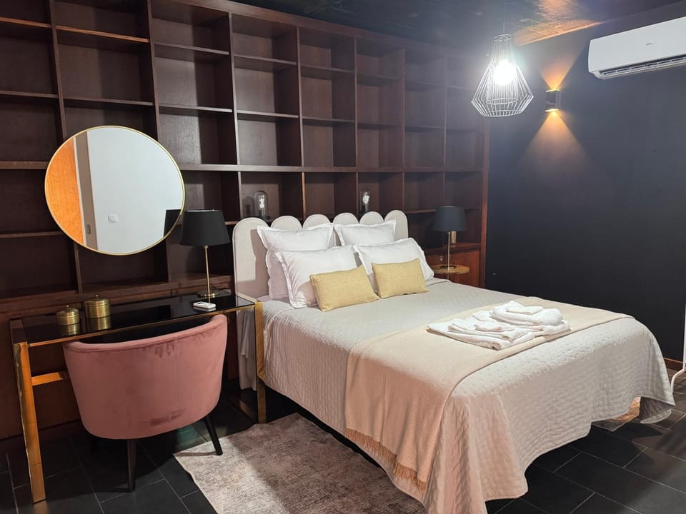 Bedroom, air conditioner