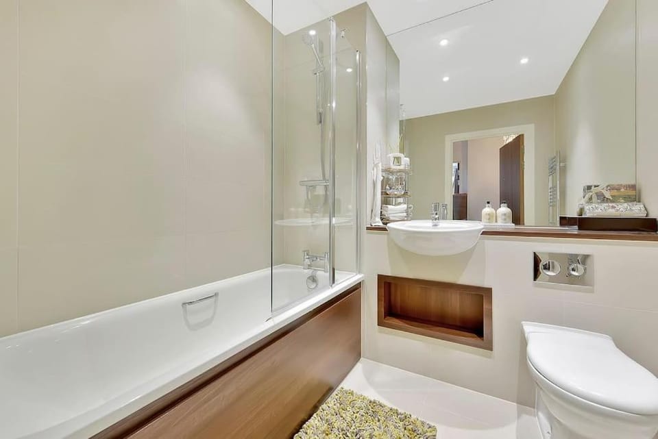 Shower, Toilet, Bathroom, Bath