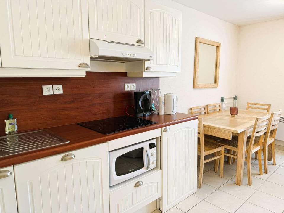 Bel appartement à 100 m de la plage à Fouesnant avec piscine chauffée, pour 4 personnes - FR-1-481-160 Apartment in Fouesnant