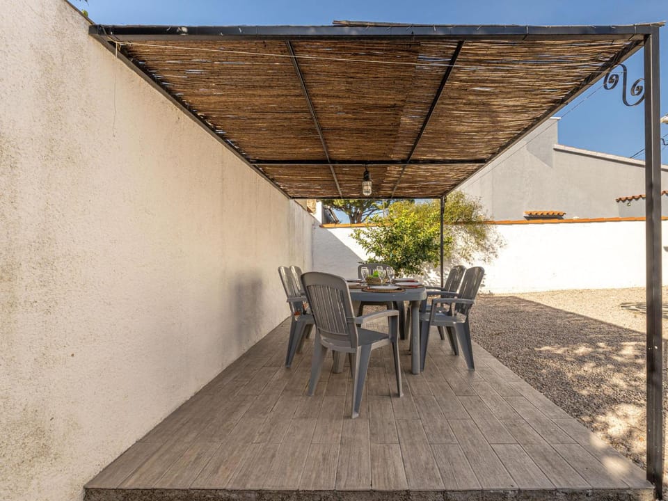 Casa luminosa con amplia terraza en Roses, cerca de la playa y bien equipada - HISP-288-42 Villa in Alt Empordà