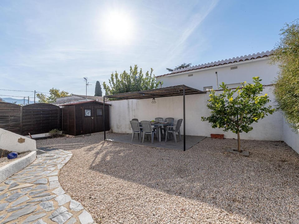 Casa luminosa con amplia terraza en Roses, cerca de la playa y bien equipada - HISP-288-42 Villa in Alt Empordà