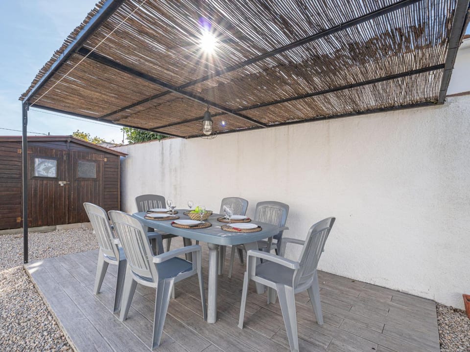 Casa luminosa con amplia terraza en Roses, cerca de la playa y bien equipada - HISP-288-42 Villa in Alt Empordà