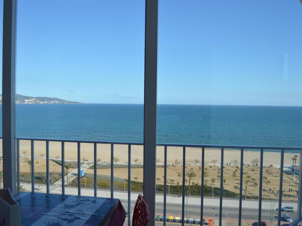 Apartamento de 2 Dormitorios a 50m de la Playa - HISP-288-44 Apartment in Alt Empordà